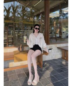 Áo Kiểu Nữ Trắng Ren Cổ Bèo – Blouse Tay Dài Thanh Lịch Phong Cách Tiểu Thư