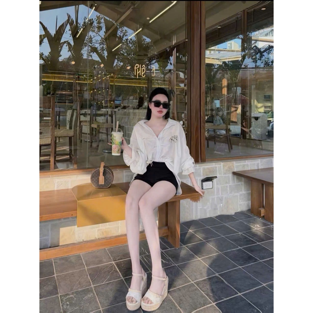 Áo Kiểu Nữ Trắng Ren Cổ Bèo – Blouse Tay Dài Thanh Lịch Phong Cách Tiểu Thư