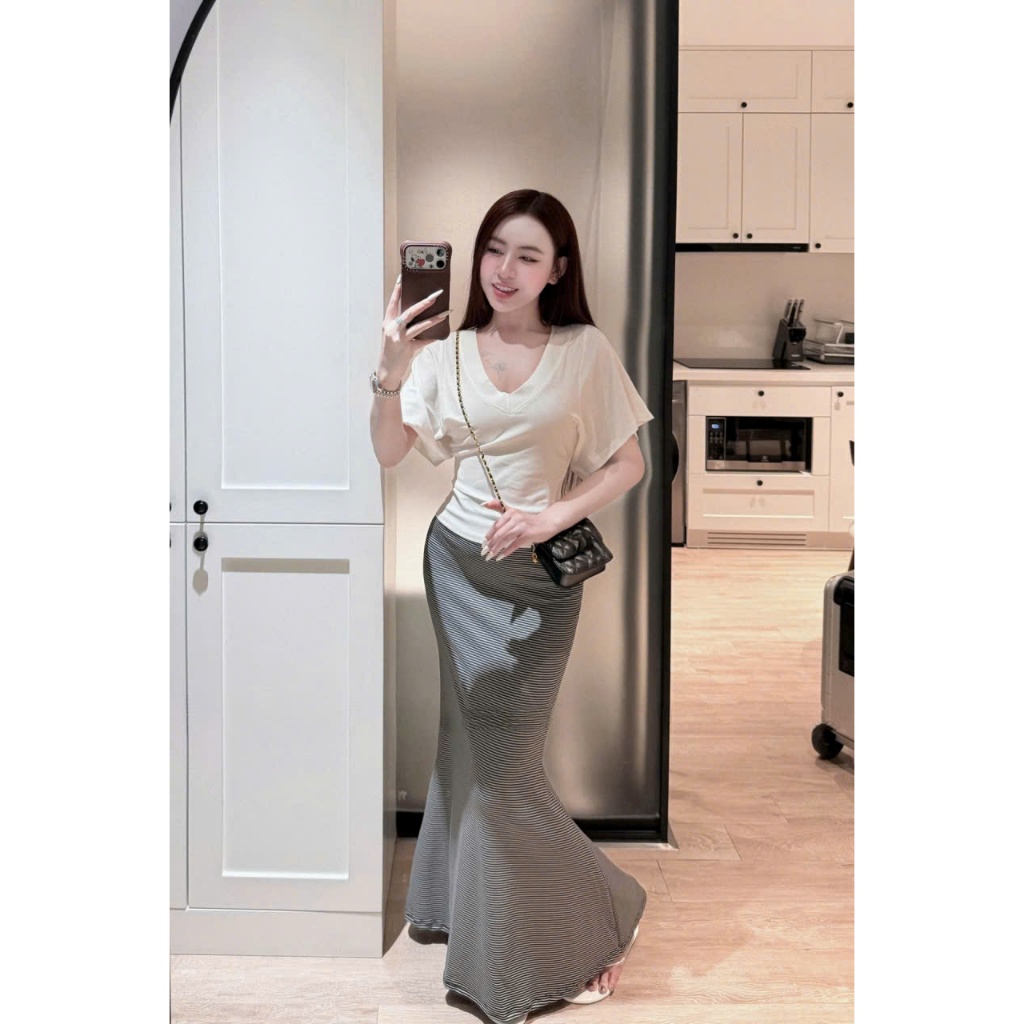 Set Áo Thun Tim Form Rộng Hoạt Hình Phối Chân Váy Dài Đuôi Cá Kẻ – Outfit Năng Động, Trẻ Trung