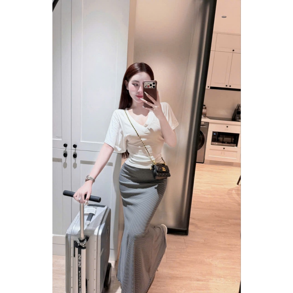 Set Áo Thun Tim Form Rộng Hoạt Hình Phối Chân Váy Dài Đuôi Cá Kẻ – Outfit Năng Động, Trẻ Trung