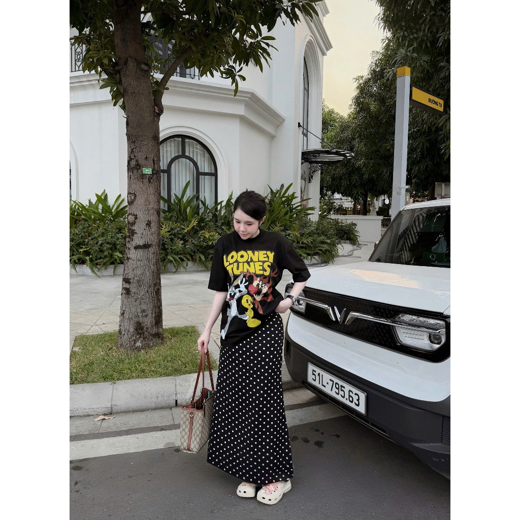 Set Áo Thun Tim Form Rộng Hoạt Hình Phối Chân Váy Dài Đuôi Cá Kẻ – Outfit Năng Động, Trẻ Trung