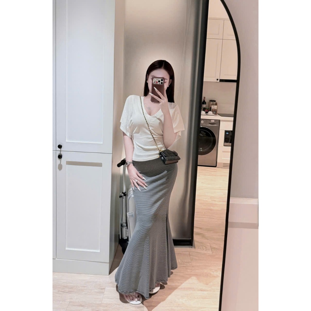 Set Áo Thun Tim Form Rộng Hoạt Hình Phối Chân Váy Dài Đuôi Cá Kẻ – Outfit Năng Động, Trẻ Trung