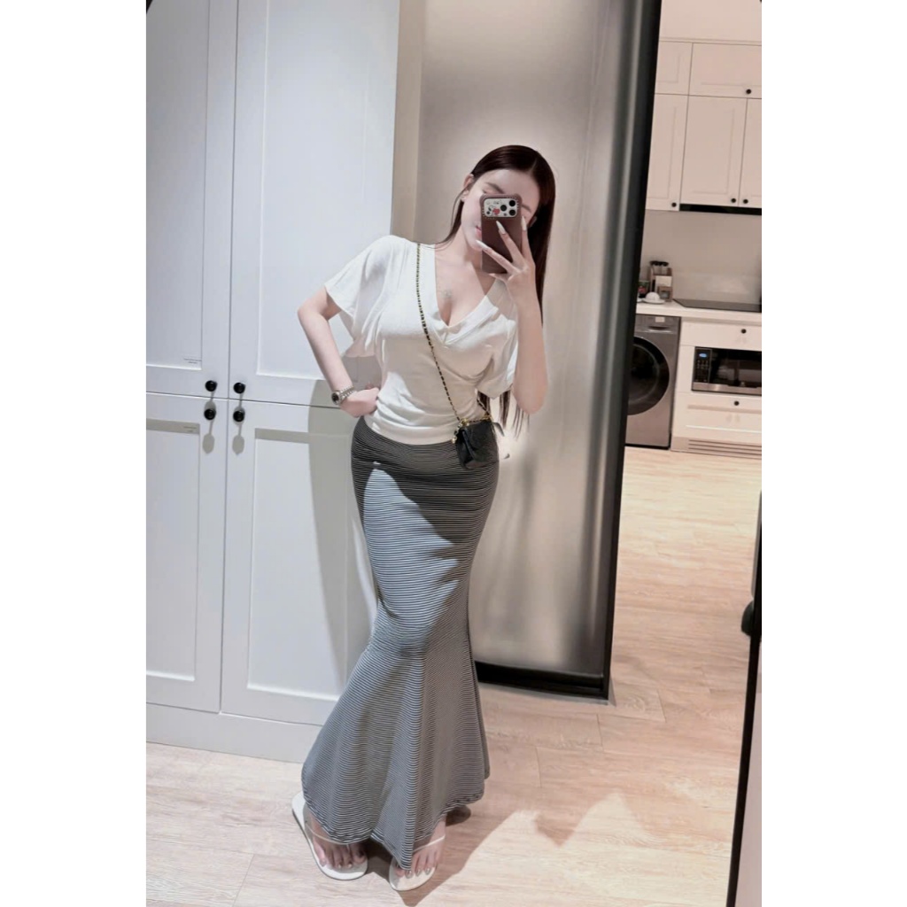 Set Áo Thun Tim Form Rộng Hoạt Hình Phối Chân Váy Dài Đuôi Cá Kẻ – Outfit Năng Động, Trẻ Trung