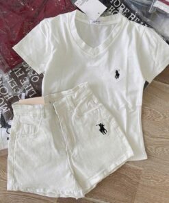 Set Áo Thun Cổ Tim Thêu Logo Phối Quần Short Cạp Cao – Basic Mà Tôn Dáng