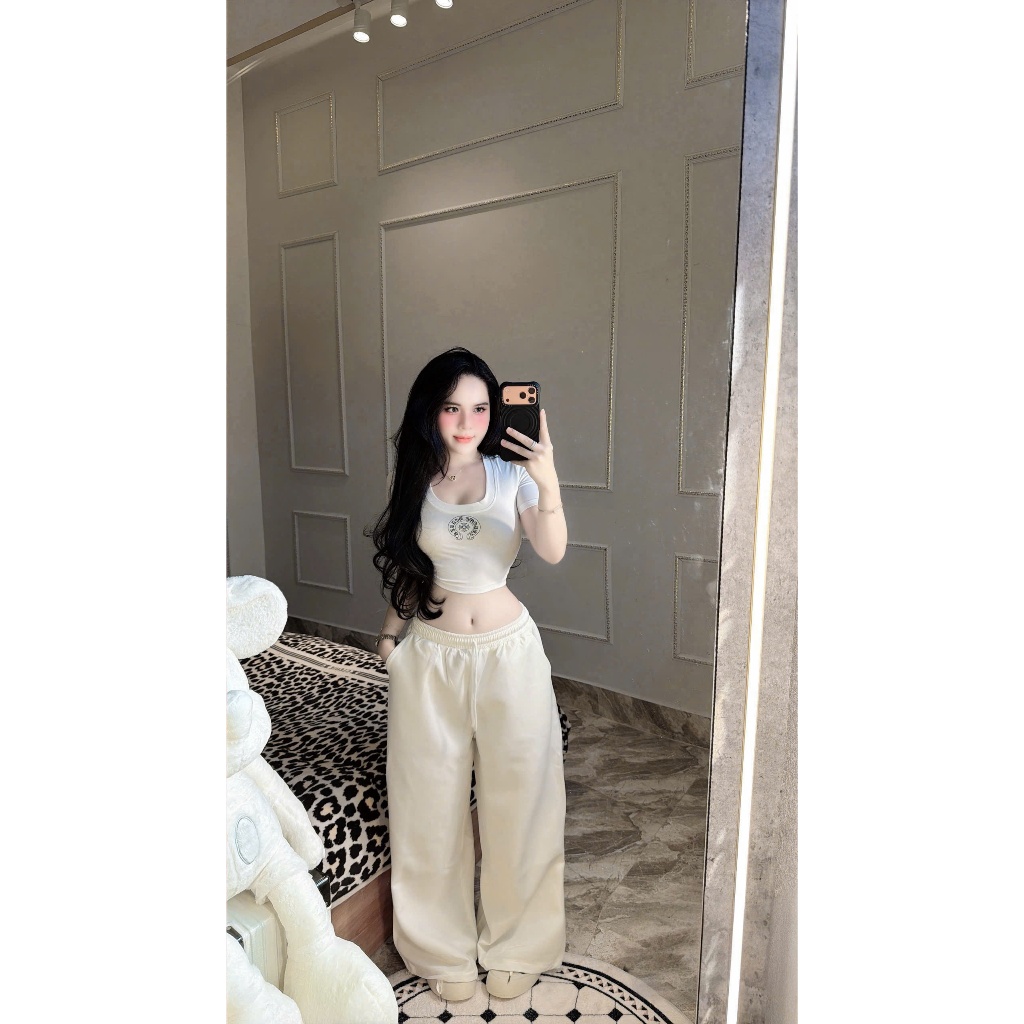 Set Croptop Ôm Body + Quần Ống Rộng Thể Thao – Năng Động, Tôn Dáng Chuẩn Trend
