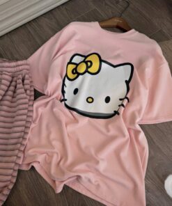Set Đồ Bộ Nữ Hello Kitty Áo Thun Hồng & Quần Sọc Bo Chun – Đồ Mặc Nhà Dễ Thương