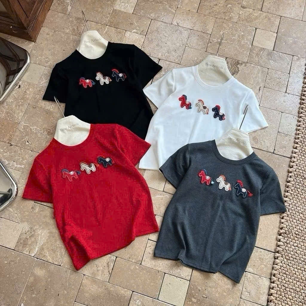 Áo Thun Ngắn Tay Thêu Hình Ngựa Dễ Thương – Chất Cotton Mềm Mịn, Nhiều Màu Trẻ Trung