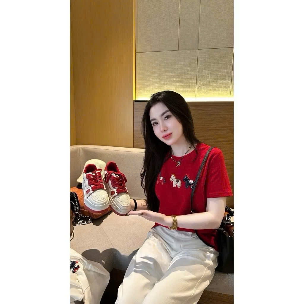 Áo Thun Ngắn Tay Thêu Hình Ngựa Dễ Thương – Chất Cotton Mềm Mịn, Nhiều Màu Trẻ Trung