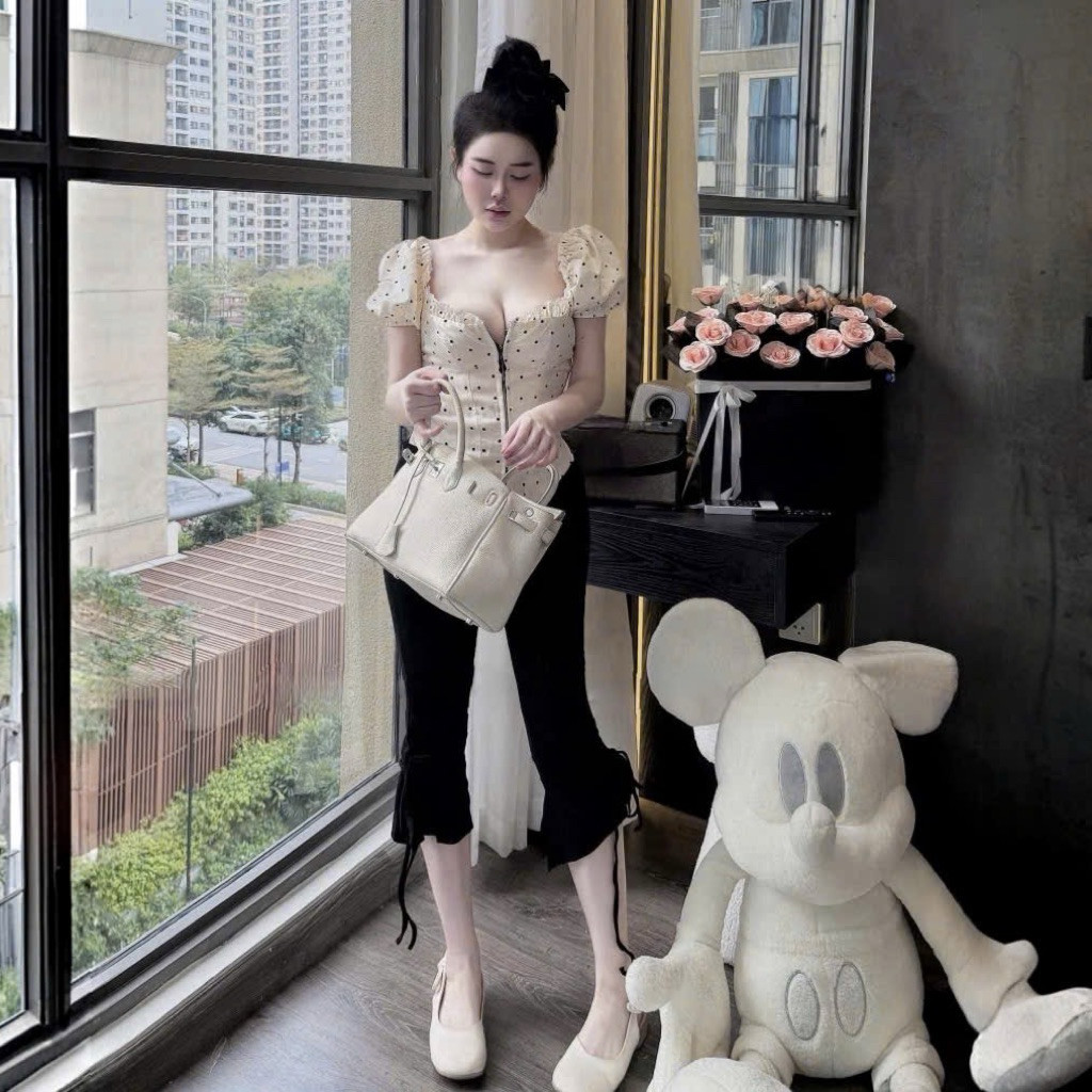 Set Áo Chấm Bi Khoá Kéo Ôm Body Kèm Quần Lửng Ống Loe Tôn Dáng