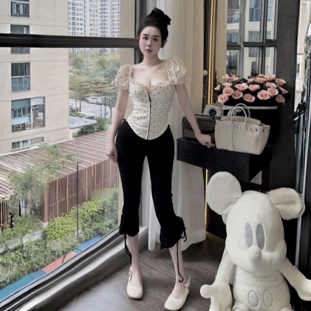Set Áo Chấm Bi Khoá Kéo Ôm Body Kèm Quần Lửng Ống Loe Tôn Dáng