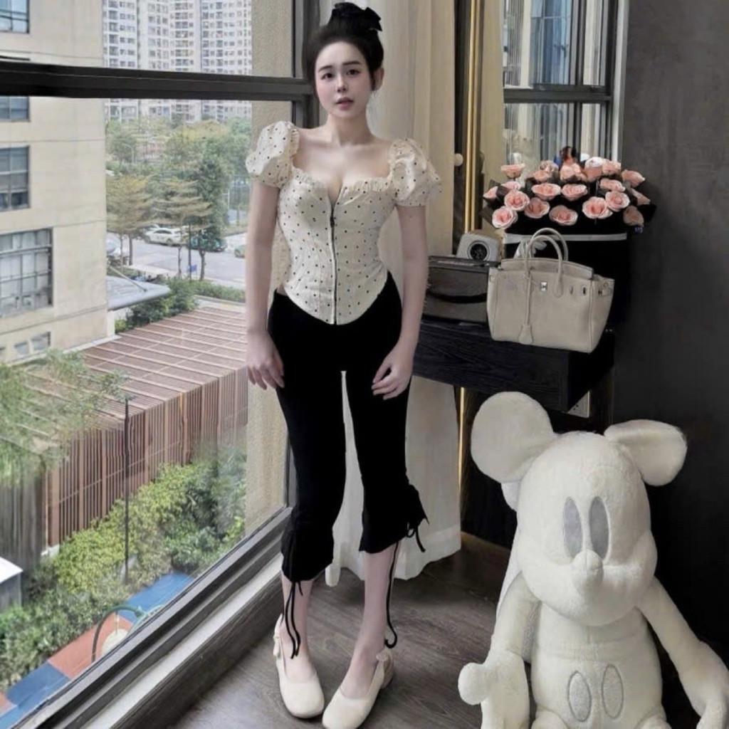 Set Áo Chấm Bi Khoá Kéo Ôm Body Kèm Quần Lửng Ống Loe Tôn Dáng