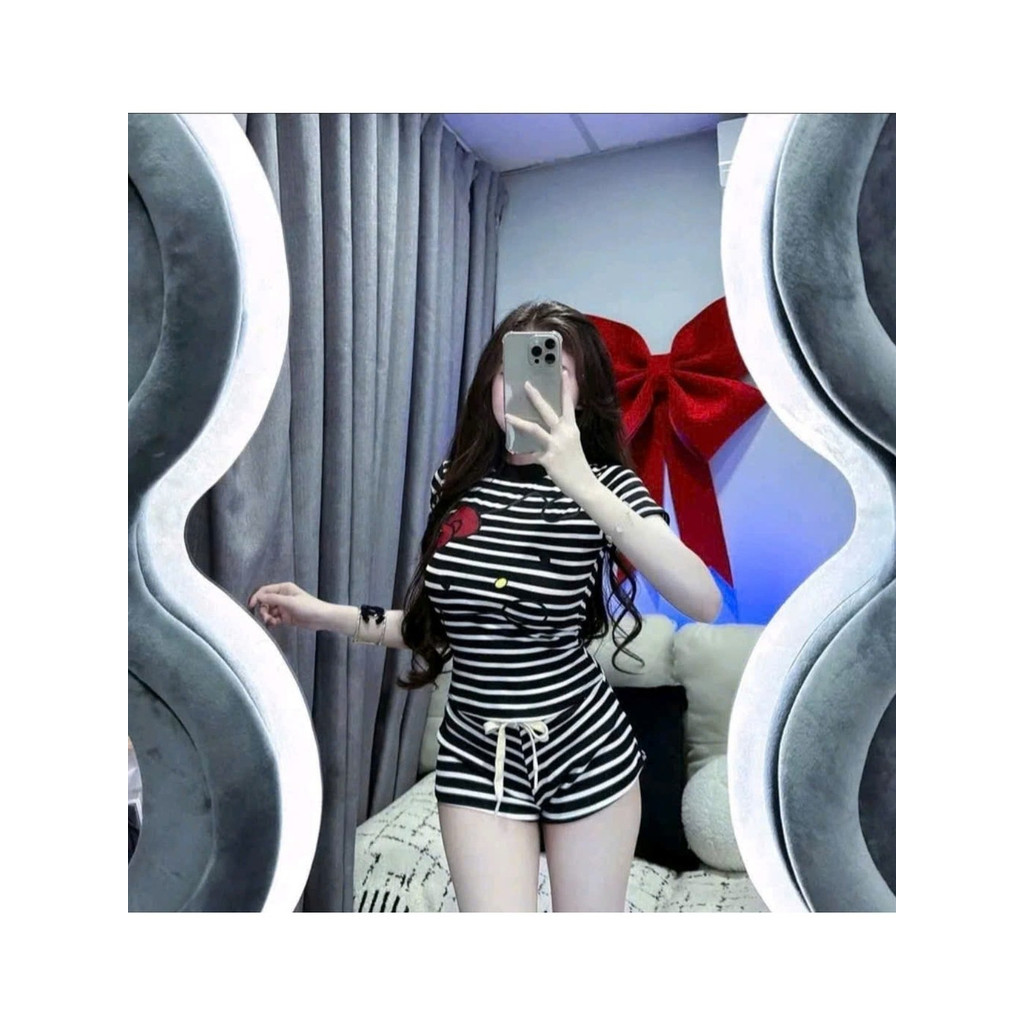 Set Bộ Nữ Áo Croptop Ôm Dáng Kẻ Sọc In Kitty Phối Quần Short Lưng Cao Siêu Tôn Dáng