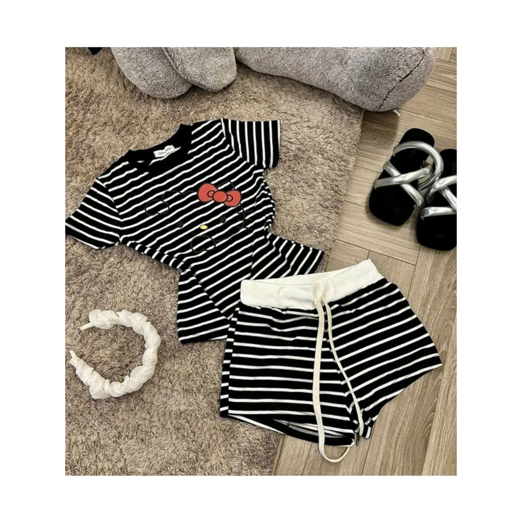 Set Bộ Nữ Áo Croptop Ôm Dáng Kẻ Sọc In Kitty Phối Quần Short Lưng Cao Siêu Tôn Dáng