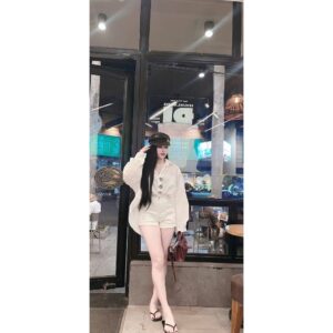 Áo Sơ Mi Nữ Đính Charm To Cá Tính – Thanh Lịch Pha Chút Điệu Đà, Dễ Mix Mọi Outfit