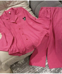 Set Bộ Dài Tay Thêu Logo Chuột Kèm Quần Dài Ống Suông Màu Hồng, Bộ Pijama Hồng Dài Tay Thêu Logo Ngực Xinh