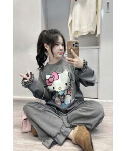 Bộ Đồ Mặc Nhà Hello Kitty Form Rộng – Nỉ Mềm Ấm, Dễ Thương, Mặc Ở Nhà Cực Xinh