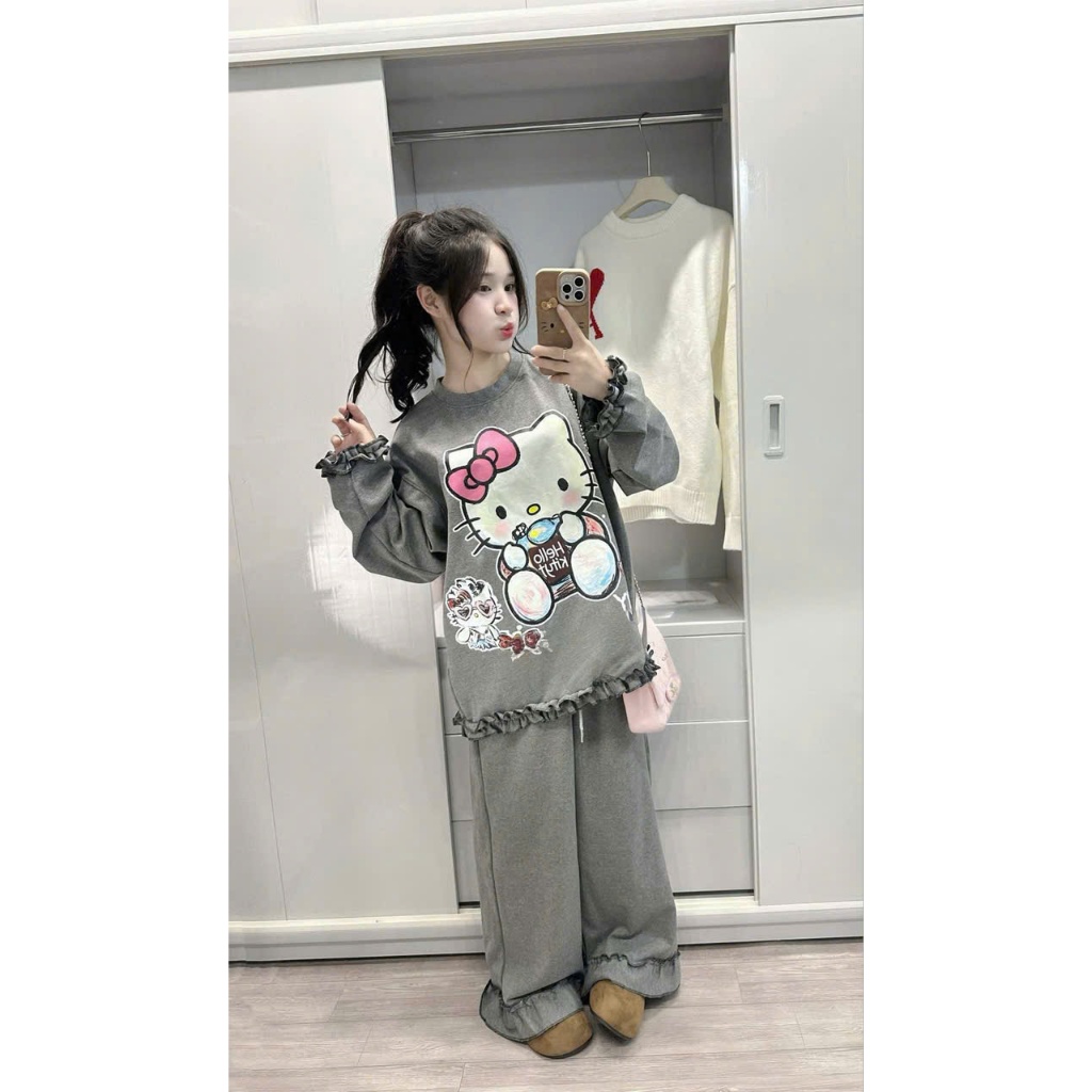 Bộ Đồ Mặc Nhà Hello Kitty Form Rộng – Nỉ Mềm Ấm, Dễ Thương, Mặc Ở Nhà Cực Xinh