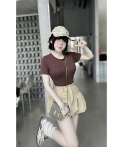 Set Áo Thun Ôm Body Nâu & Quần Short Bí Cạp Cao – Set Đồ Nữ Trẻ Trung Tôn Dáng