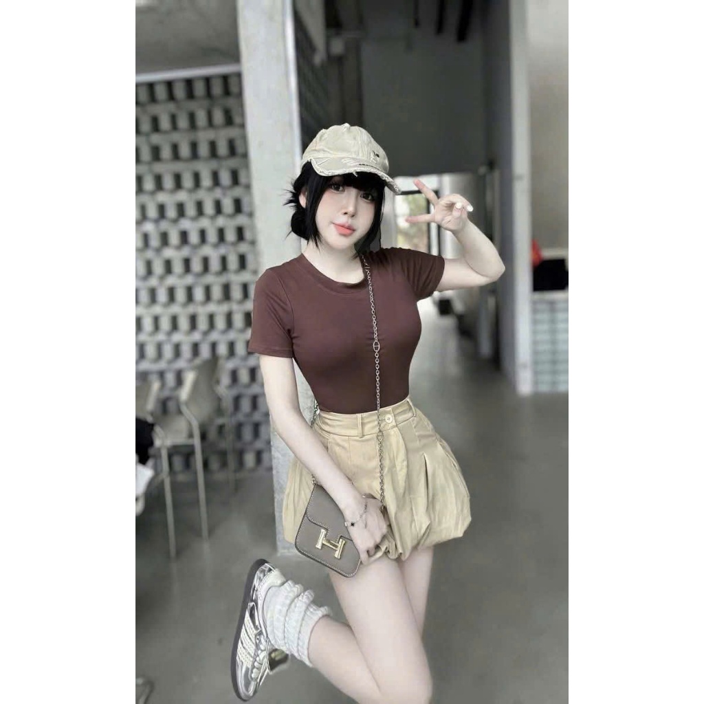Set Áo Thun Ôm Body Nâu & Quần Short Bí Cạp Cao – Set Đồ Nữ Trẻ Trung Tôn Dáng