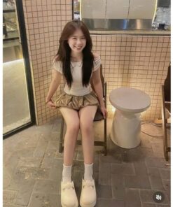 Set Áo Thun Trễ Vai & Quần Short Bí Cạp Cao – Set Đồ Nữ Tôn Dáng Trẻ Trung