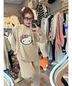 Bộ đồ ngủ nỉ nữ Hello Kitty – Set đồ mặc nhà chấm bi form rộng, mềm ấm, dễ thương