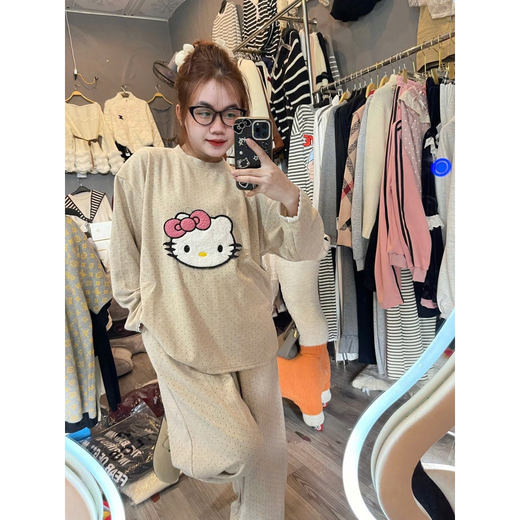 Bộ đồ ngủ nỉ nữ Hello Kitty – Set đồ mặc nhà chấm bi form rộng, mềm ấm, dễ thương