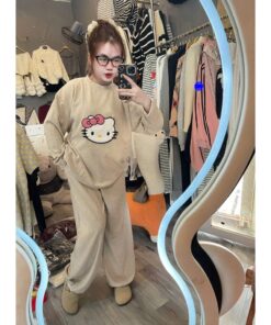 Bộ đồ ngủ nỉ nữ Hello Kitty – Set đồ mặc nhà chấm bi form rộng, mềm ấm, dễ thương