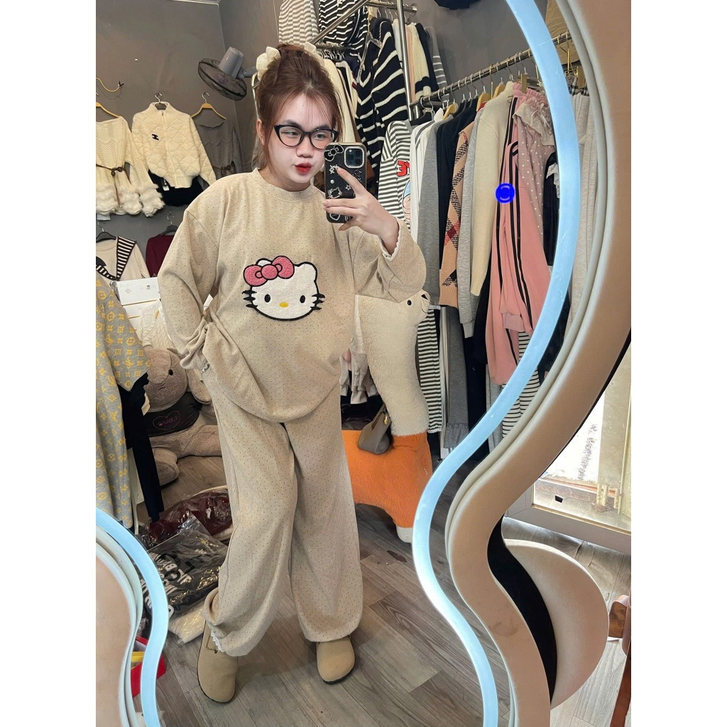 Bộ đồ ngủ nỉ nữ Hello Kitty – Set đồ mặc nhà chấm bi form rộng, mềm ấm, dễ thương