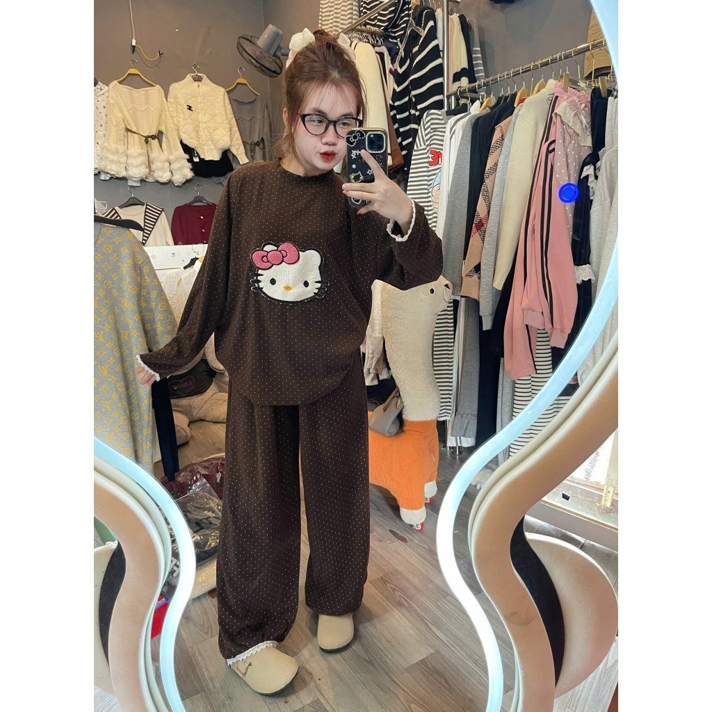 Bộ đồ ngủ nỉ nữ Hello Kitty – Set đồ mặc nhà chấm bi form rộng, mềm ấm, dễ thương