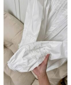Áo Sơ Mi Trắng Dáng Dài Phối Ren Cao Cấp – Thiết Kế Nữ Tính, Thanh Lịch