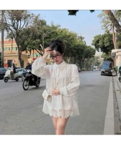 Áo Sơ Mi Trắng Cổ Boi Phối Viền Ren – Thanh Lịch Pha Chút Điệu Đà, Dễ Mix Mọi Outfit