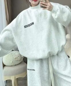 Áo Sweater Basic Chữ WHO In Hottrend, Sweater Dáng Rộng – Cân Mọi Dáng Người