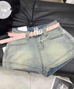 Quần jean đùi rách túi thêu logo chữ đỏ nổi bật thời trang trẻ trung, cá tính , hottrend