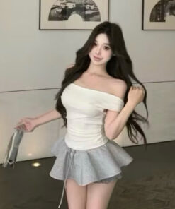 Set Áo Trắng Trễ Vai Kèm Mix Chân Váy Xám Tôn Dáng Tự Tin