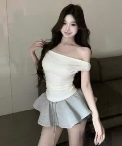 Set Áo Trắng Trễ Vai Kèm Mix Chân Váy Xám Tôn Dáng Tự Tin