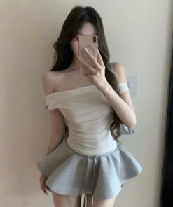 Set Áo Trắng Trễ Vai Kèm Mix Chân Váy Xám Tôn Dáng Tự Tin