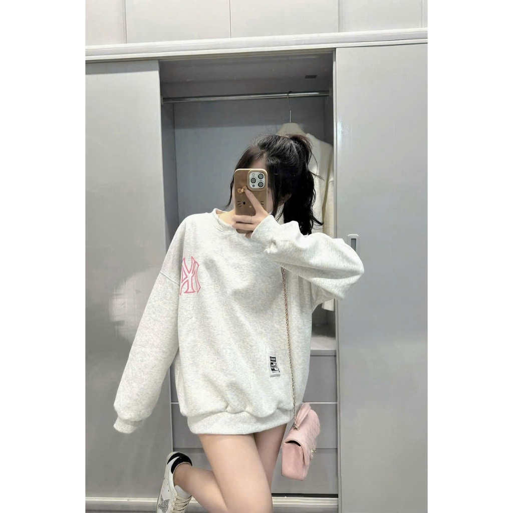 Áo Sweater MLB NY Form Rộng – Logo Hồng Nổi Bật, Chất Nỉ Mềm Phong Cách Streetwear