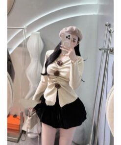 Áo Len Dài Tay Gắn 3 Hoa Dễ Mix Đồ Kiểu Dáng Trẻ Trung