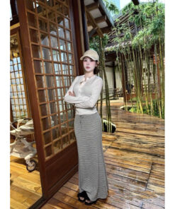 Set Áo Thun Dài Tay Cúc Mĩx Chân Váy Nữ, Set Áo Cổ Trụ Đính Cúc Phối Chân Váy Dáng Dài Tre Trung