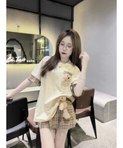 Set Áo Phông Phối Kẻ Mix Chân Váy Xếp Li Kẻ Kèm 2 Con Gấu Xịn Xò