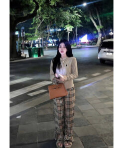 Set Áo Dài Tay Cài Khuy Thêu Ngựa Mix Quần Kẻ Ống Xuông Hottren