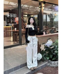 Áo Trễ Vai Dài Tay Gắn Hoa Trà Xịn Xò Dễ Mix Đồ Kiểu Dáng Trẻ Trung