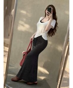 Sét 3 món áo thun cộc tay trắng sang chảnh Mix Áo lót bra + Chân váy kẻ sọc tôn dáng Hit Trend sang chảnh tôn dáng