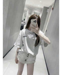 Áo thun es siêu hot trend mang phong cách trẻ trung năng động