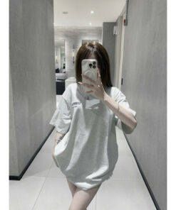 Áo thun es siêu hot trend mang phong cách trẻ trung năng động