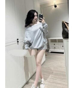 Set Áo Trễ Vai Dài Tay Kèm Quần Short Đùi Màu Xám Kiểu Dáng Trẻ Trung Sang Chảnh