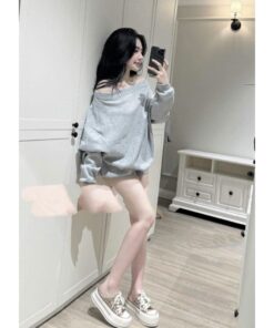 Set Áo Trễ Vai Dài Tay Kèm Quần Short Đùi Màu Xám Kiểu Dáng Trẻ Trung Sang Chảnh