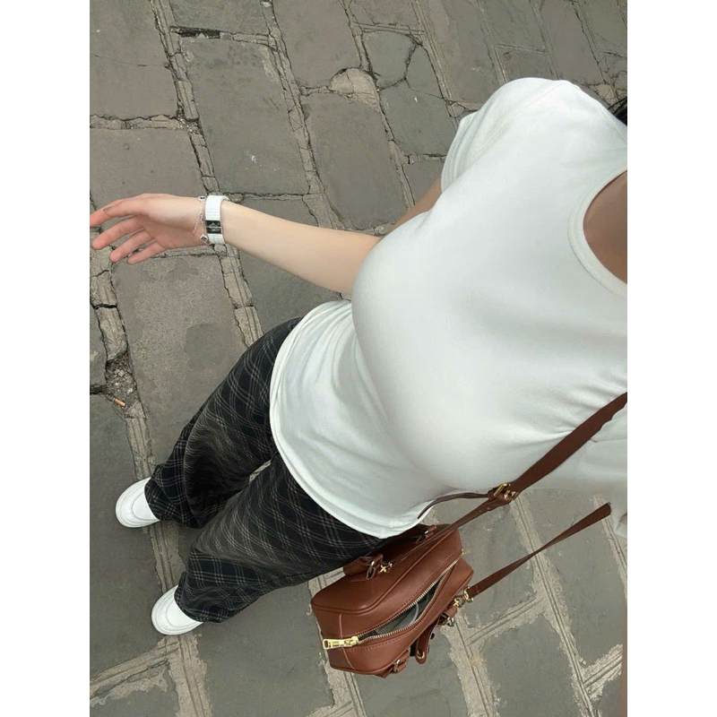 Áo thun zip basic mang phong cách tươi mới hiện đại trẻ trung năng động