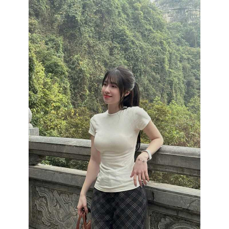 Áo thun zip basic mang phong cách tươi mới hiện đại trẻ trung năng động
