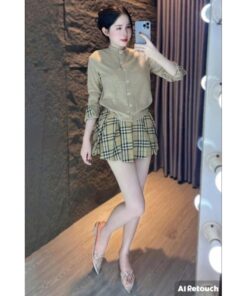 Set Áo Len Cổ Tay Kẻ Khuy Thêu Ngựa Mix Chân Váy Kẻ Hottren